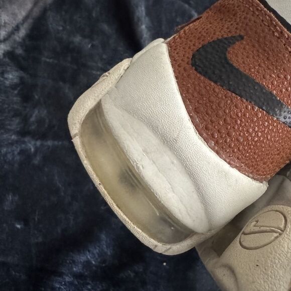 Nike Air More Uptempo Shoes Youth Size 2Y Basketball Suede DZ5322-001 - Picture 6 of 16